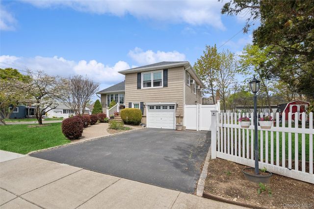 275 Violet Street, Massapequa Park, NY 11762