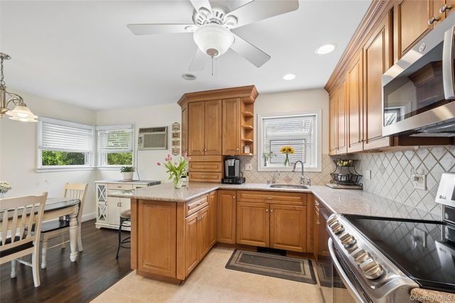 275 Violet Street, Massapequa Park, NY 11762