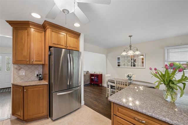275 Violet Street, Massapequa Park, NY 11762