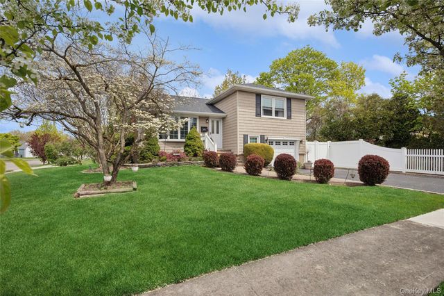 275 Violet Street, Massapequa Park, NY 11762