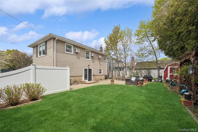 275 Violet Street, Massapequa Park, NY 11762