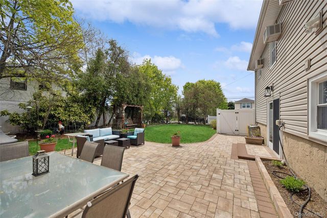 275 Violet Street, Massapequa Park, NY 11762