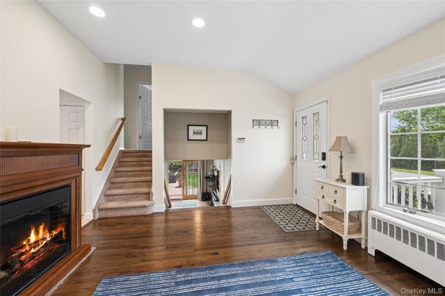 275 Violet Street, Massapequa Park, NY 11762