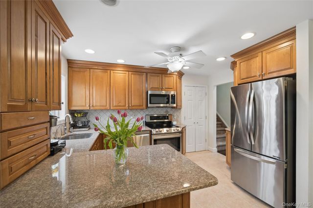 275 Violet Street, Massapequa Park, NY 11762