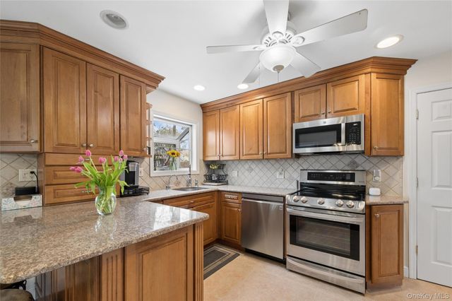 275 Violet Street, Massapequa Park, NY 11762