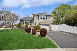 275 Violet Street, Massapequa Park, NY 11762