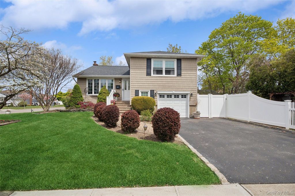 275 Violet Street, Massapequa Park, NY 11762