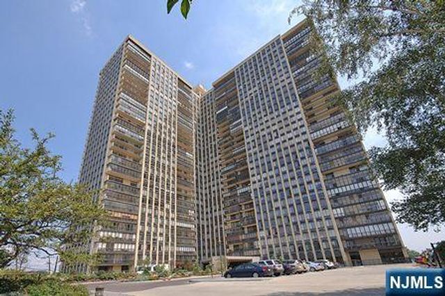 300 Winston Drive 502, Cliffside Park, NJ 07010