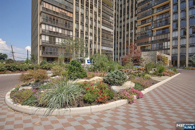 300 Winston Drive 502, Cliffside Park, NJ 07010