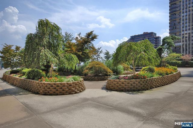 300 Winston Drive 502, Cliffside Park, NJ 07010