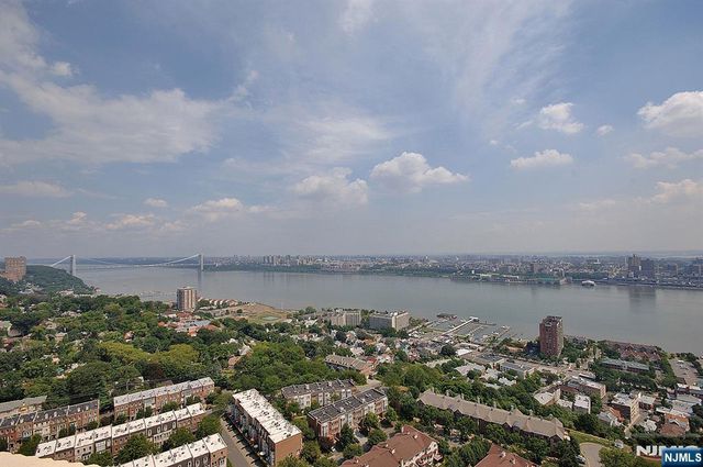 300 Winston Drive 502, Cliffside Park, NJ 07010