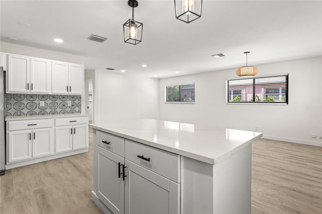 328 SW 11th Ave, Delray Beach, FL 33444
