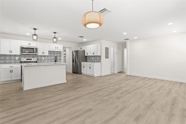 328 SW 11th Ave, Delray Beach, FL 33444