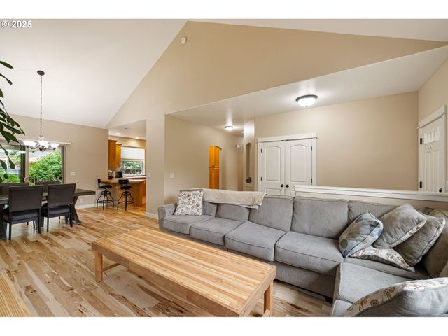 87932 ERDMAN Way, Veneta, OR 97487