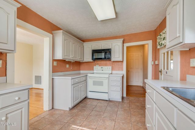 1024 East Mckinney Avenue, Rogersville, TN 37857
