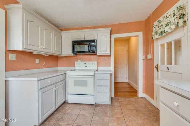 1024 East Mckinney Avenue, Rogersville, TN 37857