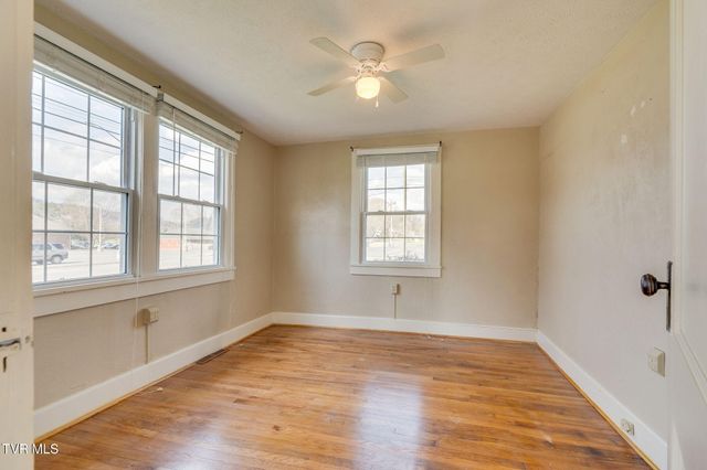 1024 East Mckinney Avenue, Rogersville, TN 37857