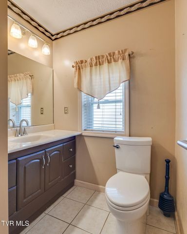 1024 East Mckinney Avenue, Rogersville, TN 37857
