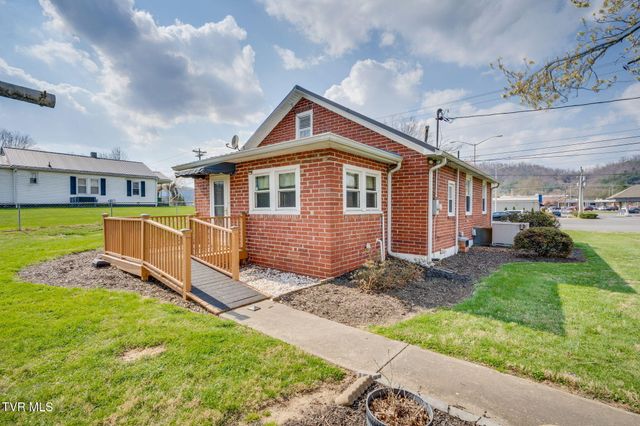 1024 East Mckinney Avenue, Rogersville, TN 37857