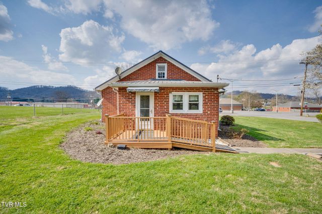 1024 East Mckinney Avenue, Rogersville, TN 37857