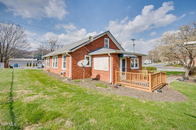 1024 East Mckinney Avenue, Rogersville, TN 37857
