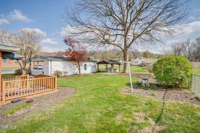 1024 East Mckinney Avenue, Rogersville, TN 37857