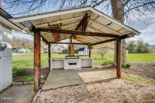 1024 East Mckinney Avenue, Rogersville, TN 37857