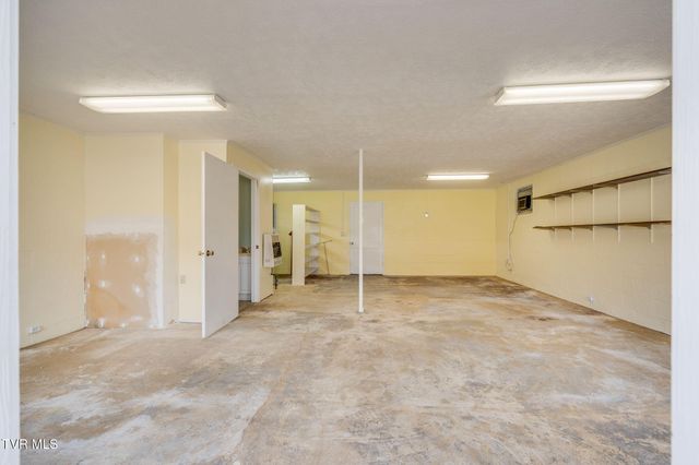 1024 East Mckinney Avenue, Rogersville, TN 37857