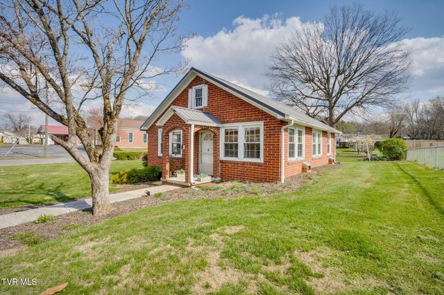1024 East Mckinney Avenue, Rogersville, TN 37857