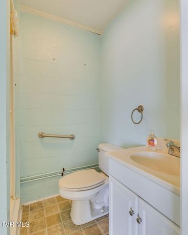 1024 East Mckinney Avenue, Rogersville, TN 37857
