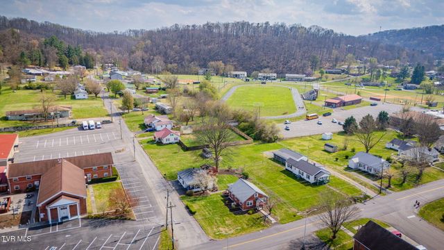 1024 East Mckinney Avenue, Rogersville, TN 37857