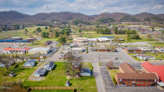 1024 East Mckinney Avenue, Rogersville, TN 37857