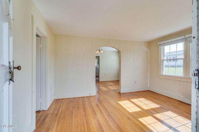 1024 East Mckinney Avenue, Rogersville, TN 37857