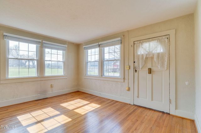 1024 East Mckinney Avenue, Rogersville, TN 37857