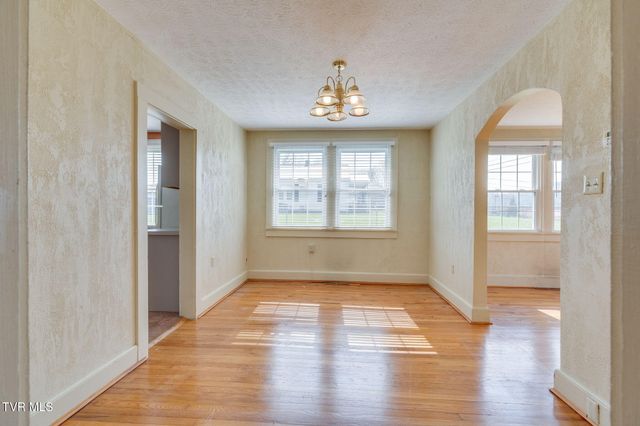 1024 East Mckinney Avenue, Rogersville, TN 37857