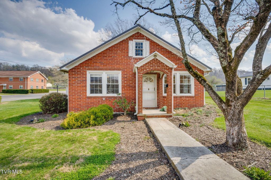 1024 East Mckinney Avenue, Rogersville, TN 37857