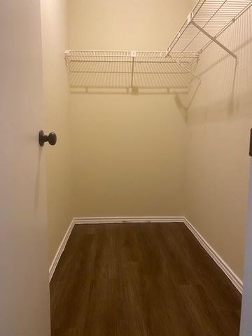 435 Sailmaster ST B, Lakeway, TX 78734