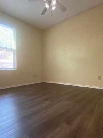 435 Sailmaster ST B, Lakeway, TX 78734