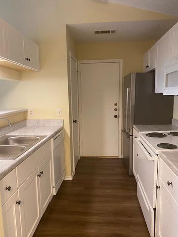 435 Sailmaster ST B, Lakeway, TX 78734