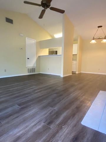 435 Sailmaster ST B, Lakeway, TX 78734