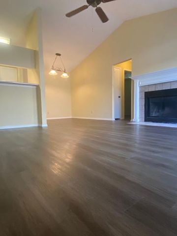 435 Sailmaster ST B, Lakeway, TX 78734