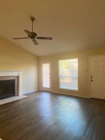 435 Sailmaster ST B, Lakeway, TX 78734
