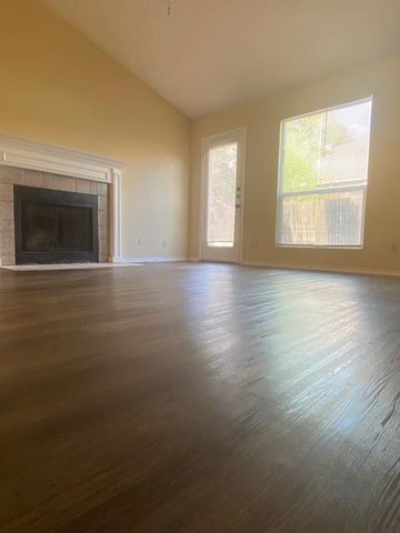 435 Sailmaster ST B, Lakeway, TX 78734