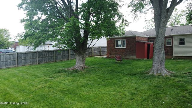 5100 Sprucewood Dr, Louisville, KY 40291