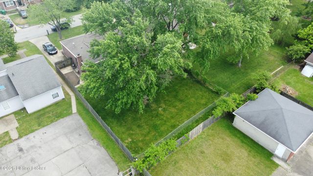 5100 Sprucewood Dr, Louisville, KY 40291