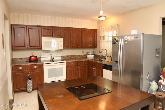 5100 Sprucewood Dr, Louisville, KY 40291