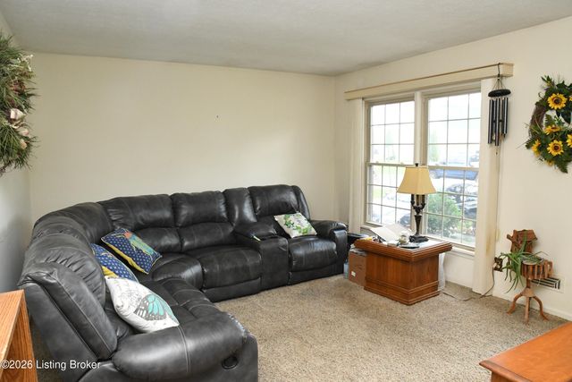 5100 Sprucewood Dr, Louisville, KY 40291