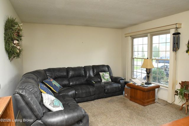 5100 Sprucewood Dr, Louisville, KY 40291