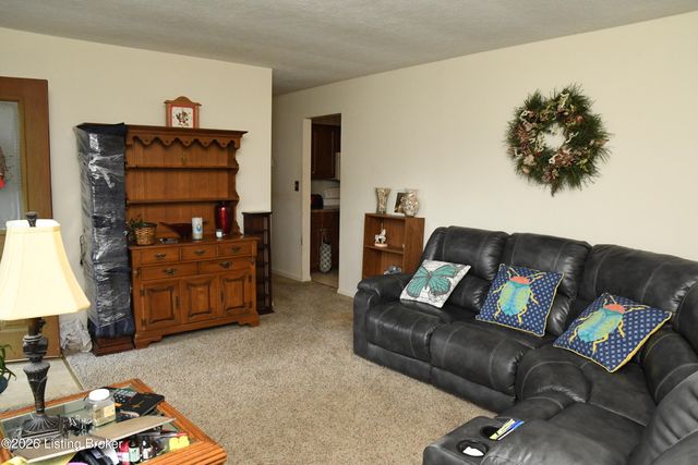 5100 Sprucewood Dr, Louisville, KY 40291