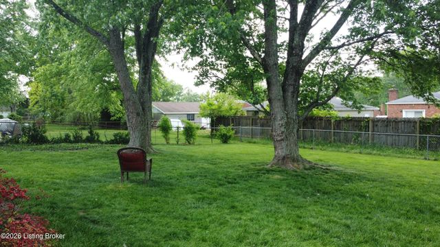 5100 Sprucewood Dr, Louisville, KY 40291